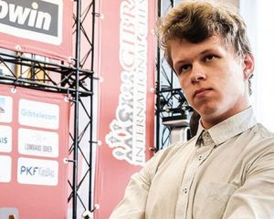 Гроссмейстер Владислав АРТЕМЬЕВ.