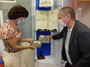 Создание очередной выставки накануне праздника ВМФ.