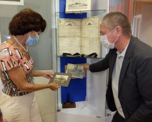 Создание очередной выставки накануне праздника ВМФ.