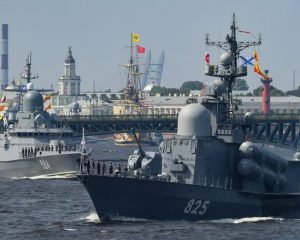 Под Андреевским флагом.