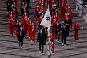 Флаг ОКР на церемонии открытия несли спортсменка ЦСКА капитан Софья ВЕЛИКАЯ и Максим МИХАЙЛОВ.