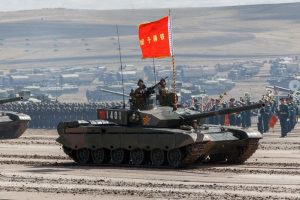 Танк Type 99 Народно-освободительной армии Китая на забайкальском полигоне Цугол, где проходило совместное учение.