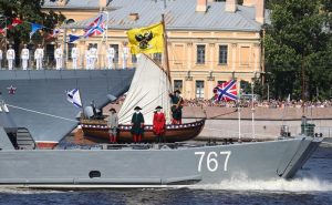 Ботик Петра I на Главном военно-морском параде.