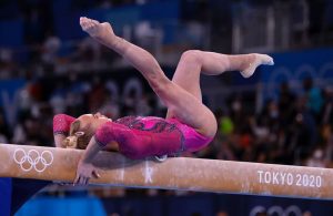Гимнастка ЦСКА Ангелина МЕЛЬНИКОВА взошла на пьедестал в индивидуальном многоборье.