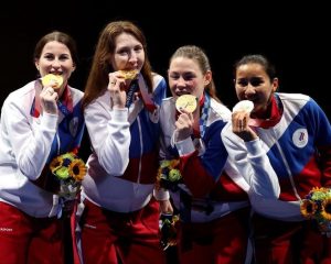 Женская сборная России по фехтованию на рапирах – чемпион Игр в Токио.