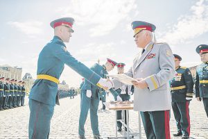 С честью выполнят свой долг