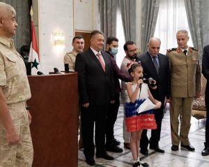 Сирийская девочка получила письмо и подарки от Владимира Путина