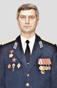 Гвардии полковник Леонид Верединский.