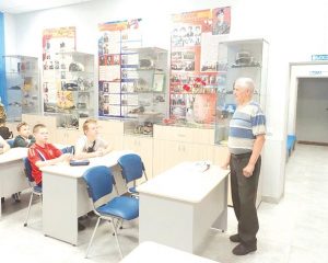 Десантники у «юных лётчиков»