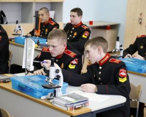 Соответствовать высокому званию кадета.