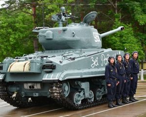 Экипаж «Шермана» готов вести машину!