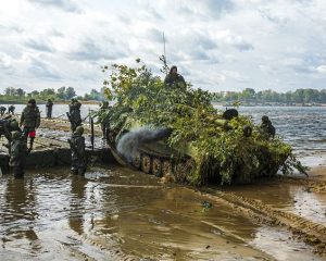 Крепнет ратное мастерство.