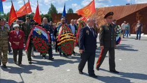С опорой на надёжные плечи