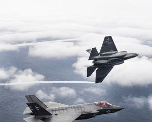 США С «авиакрылом будущего» на борту.