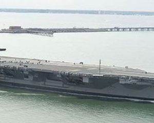 США Началась постройка авианосца «Дорис Миллер».