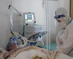 В регионах нашей страны и за её пределами продолжают оказывать помощь больным COVID-19 российские военные медики.