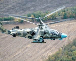 На маршах, на позициях, в учебных атаках.