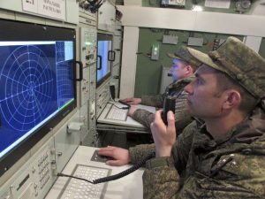 В обстановке, приближенной к боевой 