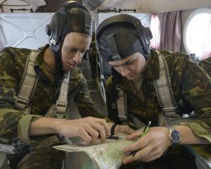 Будущие штурманы поднимаются в небо уже на 2-м курсе.