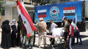 Российские военнослужащие доставили продовольствие в пригород Деръа