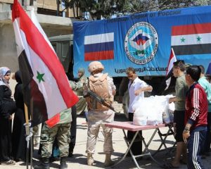 Российские военнослужащие доставили продовольствие в пригород Деръа
