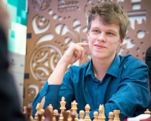 Гроссмейстер Владислав АРТЕМЬЕВ.