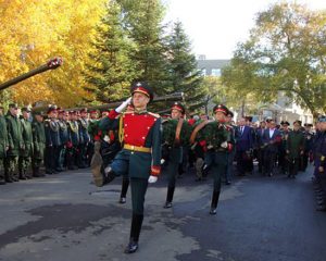 Под знамёнами, овеянными славой