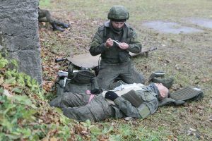 В условиях огневого контакта