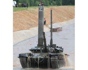 На третьем курсе с курсантами проходят занятия по преодолению водных преград.