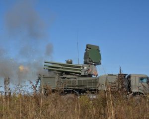 Огненные трассы над полигонными берёзками
