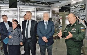 Связующее звено между армией и обществом