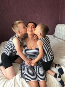 У офицеров красивые жёны