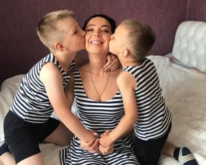 У офицеров красивые жёны
