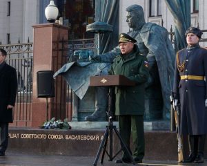 Гениальному творцу Победы