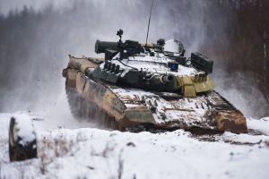 На маршах, на позициях, в учебных атаках