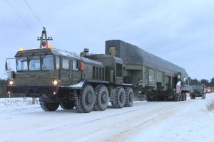 Транспортировка ракеты к шахтно-пусковой установке.