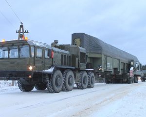 Транспортировка ракеты к шахтно-пусковой установке.