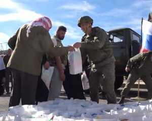 Российские военнослужащие оказали помощь жителям Эс-Сувейды.