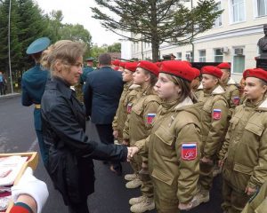 Вдова В.Г. Асапова Ольга Петровна на встрече с юнармейцами.