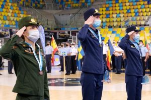 Тон задавали девушки