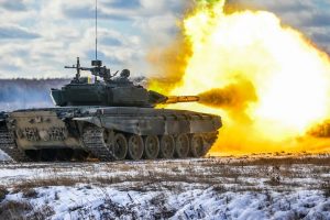 На маршах, на позициях, в учебных атаках