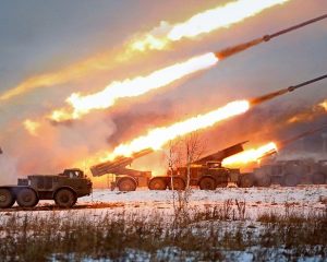 На маршах, на позициях, в учебных атаках