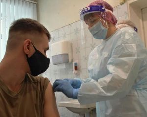 Иммунитет к COVID-19 становится крепче