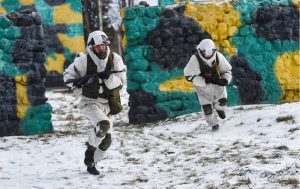 На маршах, на позициях, в учебных атаках