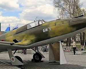 Истребитель БИ-1.