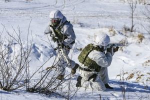 На маршах, на позициях, в учебных атаках
