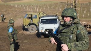 Под постоянным действенным контролем