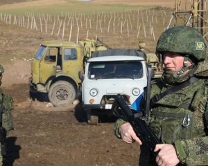 Под постоянным действенным контролем