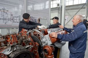 Практические навыки курсанты ОАБИИ оттачивают в учебном производственном комплексе.