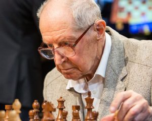 Гроссмейстер Юрий АВЕРБАХ.